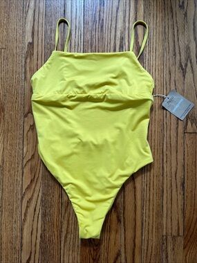 Patagonia Reversible Sunrise Slider Women’s Size Med Yellow NWT Swim Beach Pool